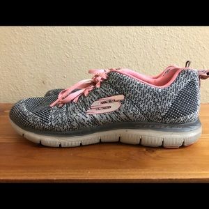 Air-cooled memory foam tennis shoes